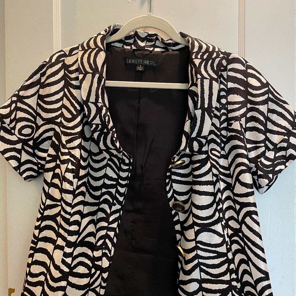 Like New 100% silk Lafayette 148 short sleeve jacket size 8